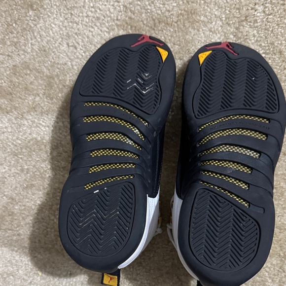 Jordan Kids Sneakers in White and Black - Picture 3 of 6